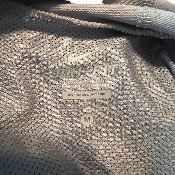 3 for $30! Nike light weight grey hoodie. Size medium - Picture 3 of 11